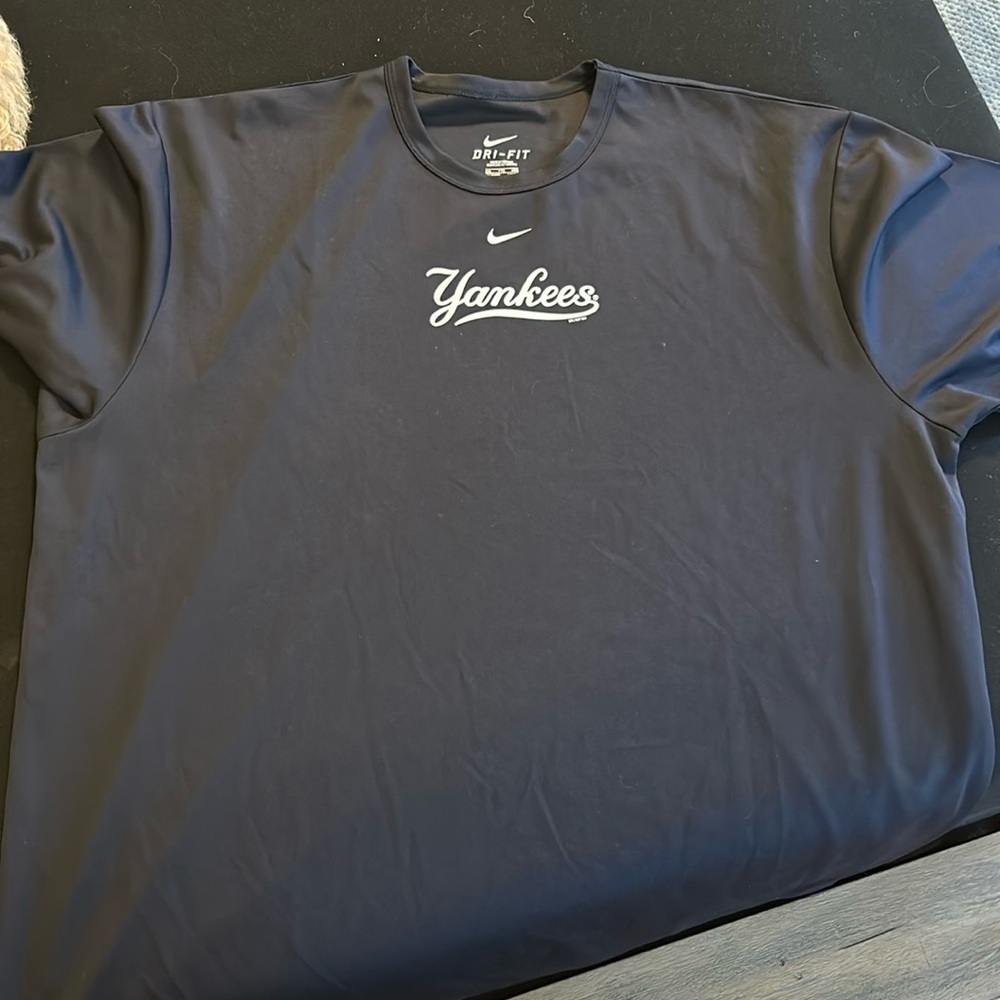New Nike Mens Yankees t-shirt